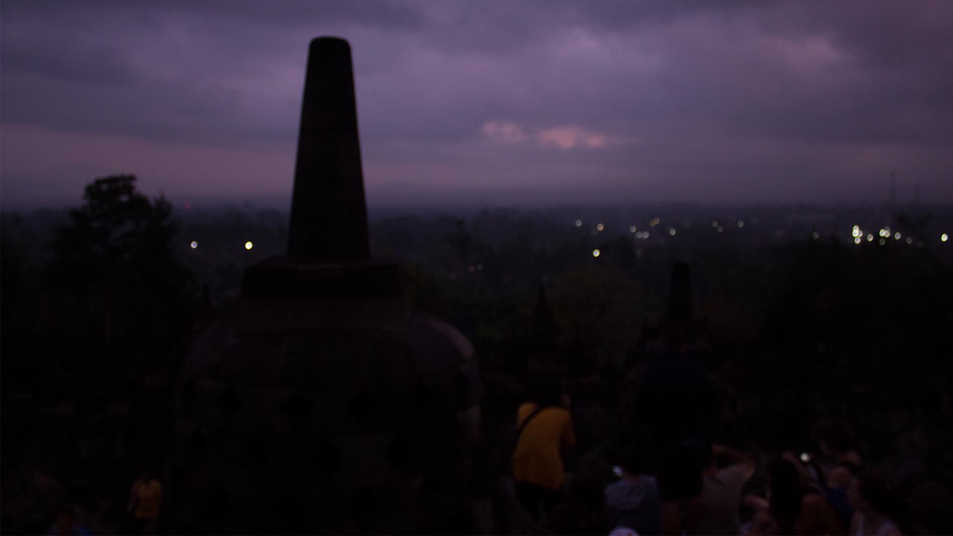 Comienza a amanecer en Borobudur