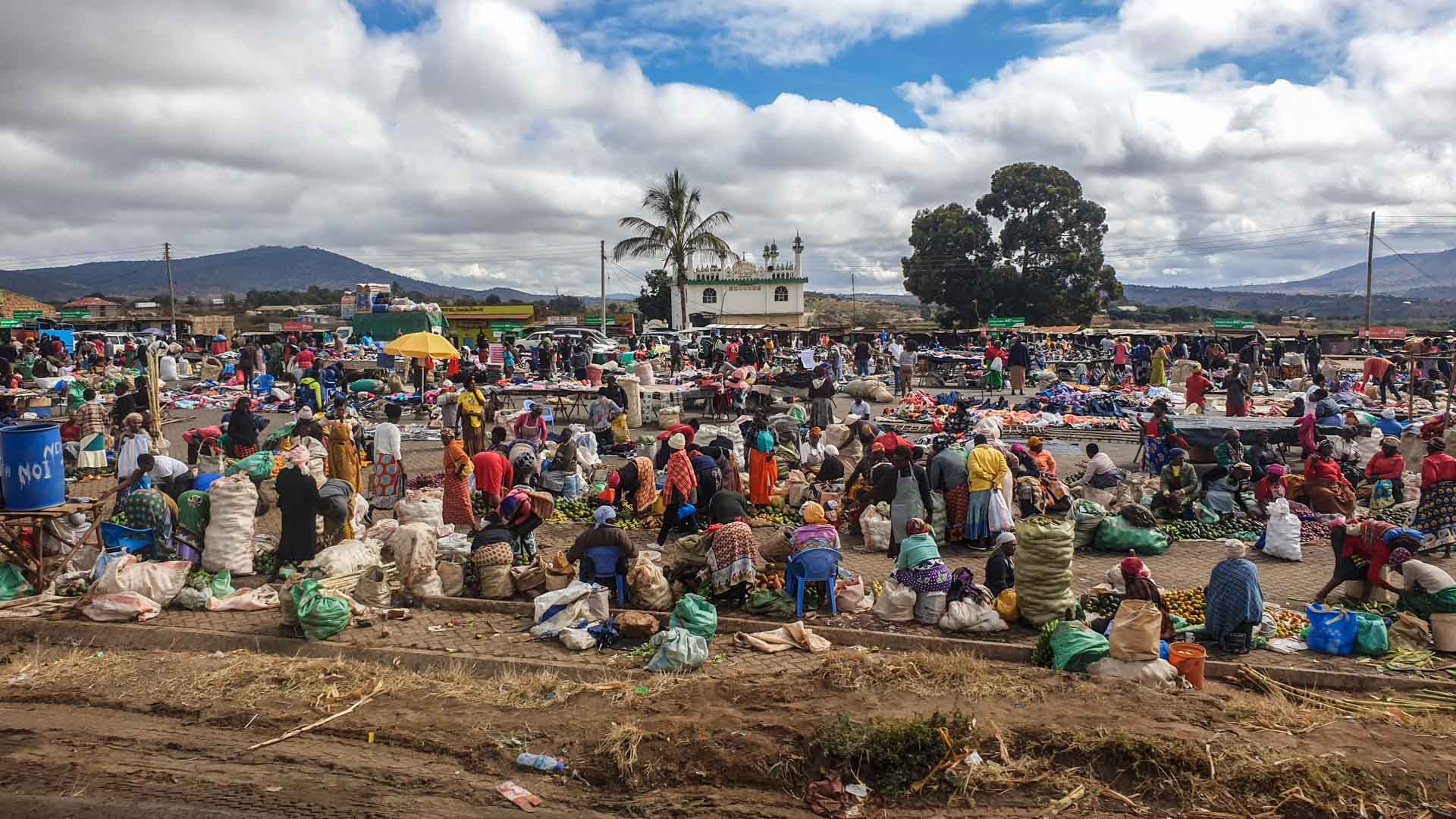Mercado en la carretera entre Nairobi y Amboseli, Kenia